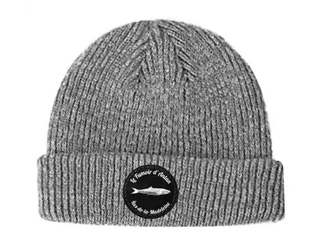 Grey knit tuque